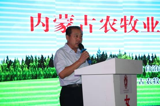 產(chǎn)業(yè)大咖齊聚草原青城，共享饕餮智慧盛宴----2015內(nèi)蒙古農(nóng)牧業(yè)產(chǎn)業(yè)化發(fā)展論壇召開